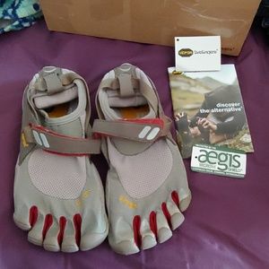 Women's Vibram Fivefingers TrekSport
